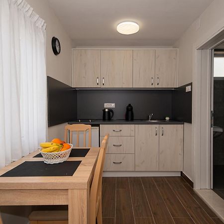 Apartments Vjera Petrovac Екстер'єр фото