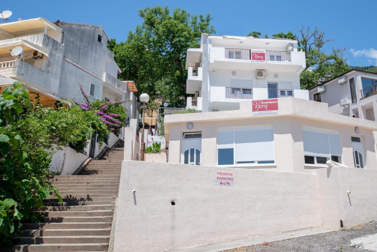 Apartments Vjera Petrovac Екстер'єр фото