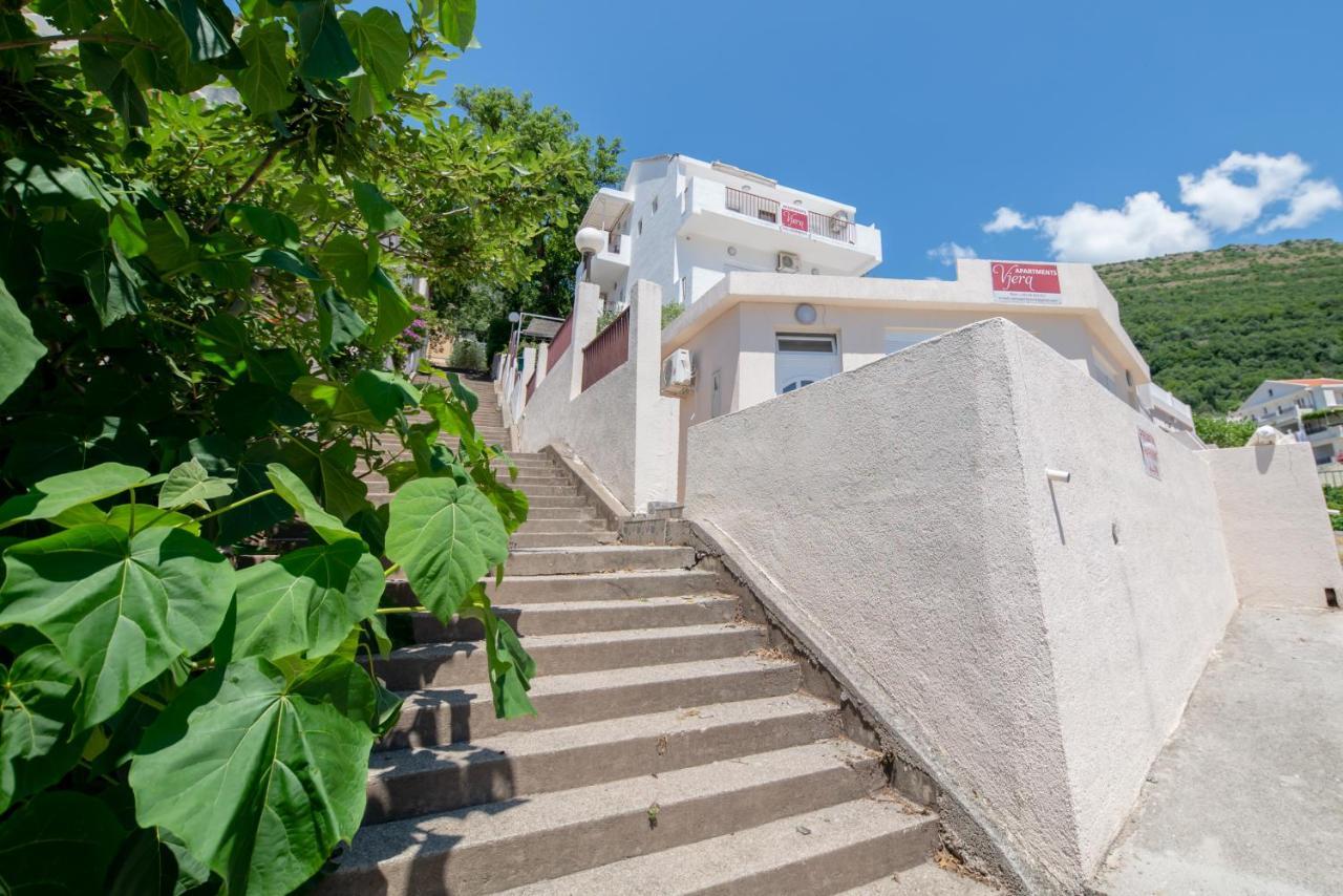 Apartments Vjera Petrovac Екстер'єр фото