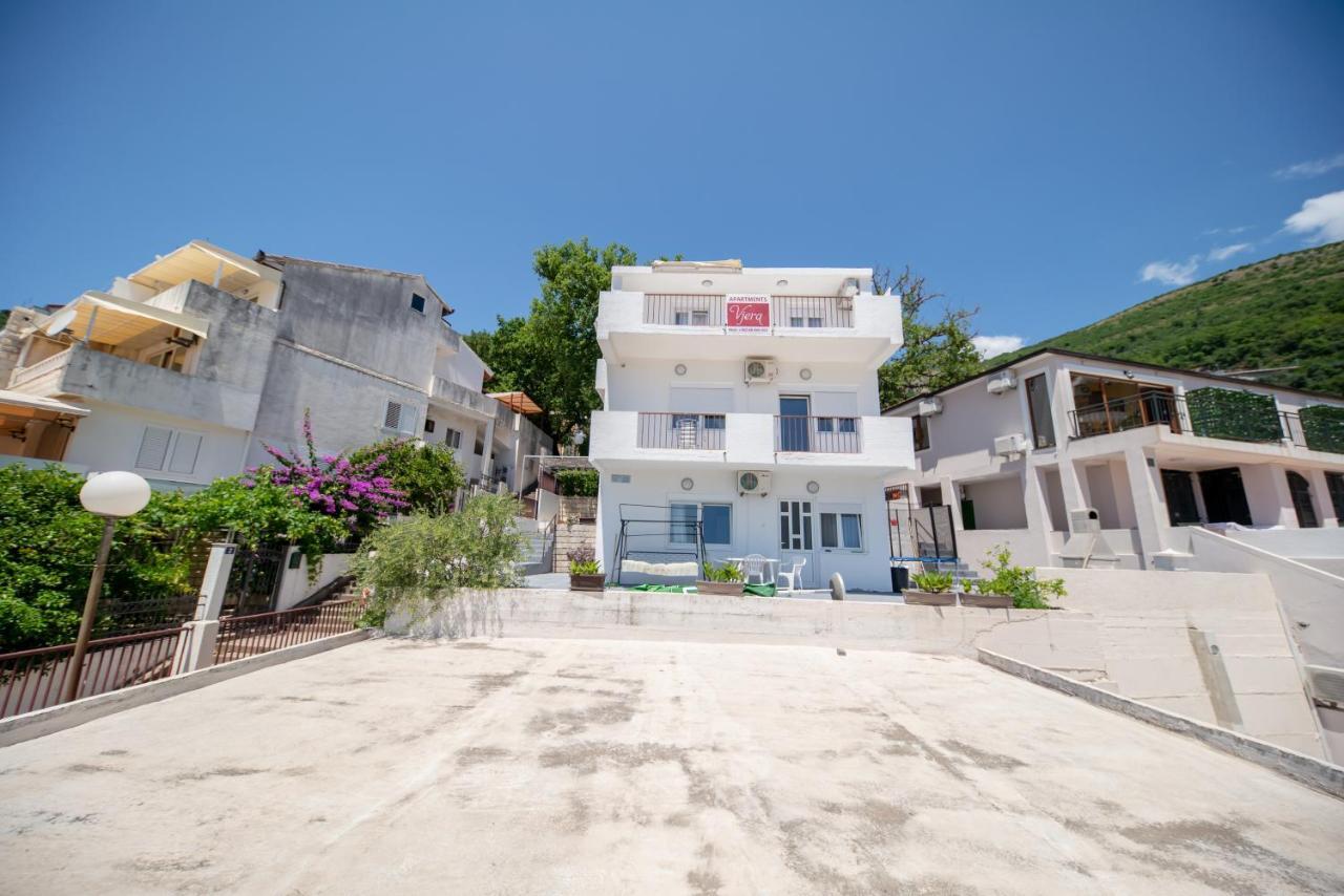 Apartments Vjera Petrovac Екстер'єр фото