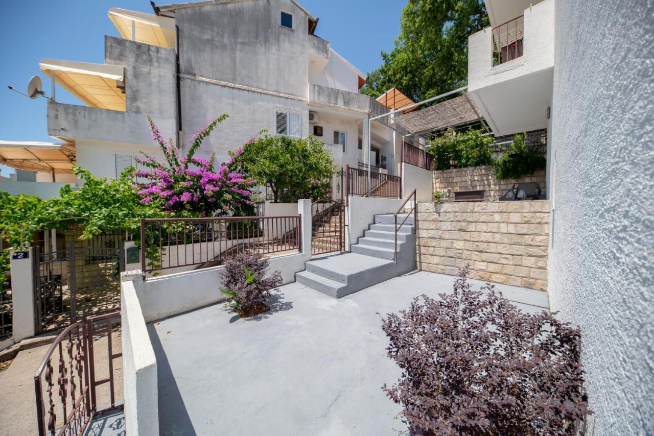 Apartments Vjera Petrovac Екстер'єр фото