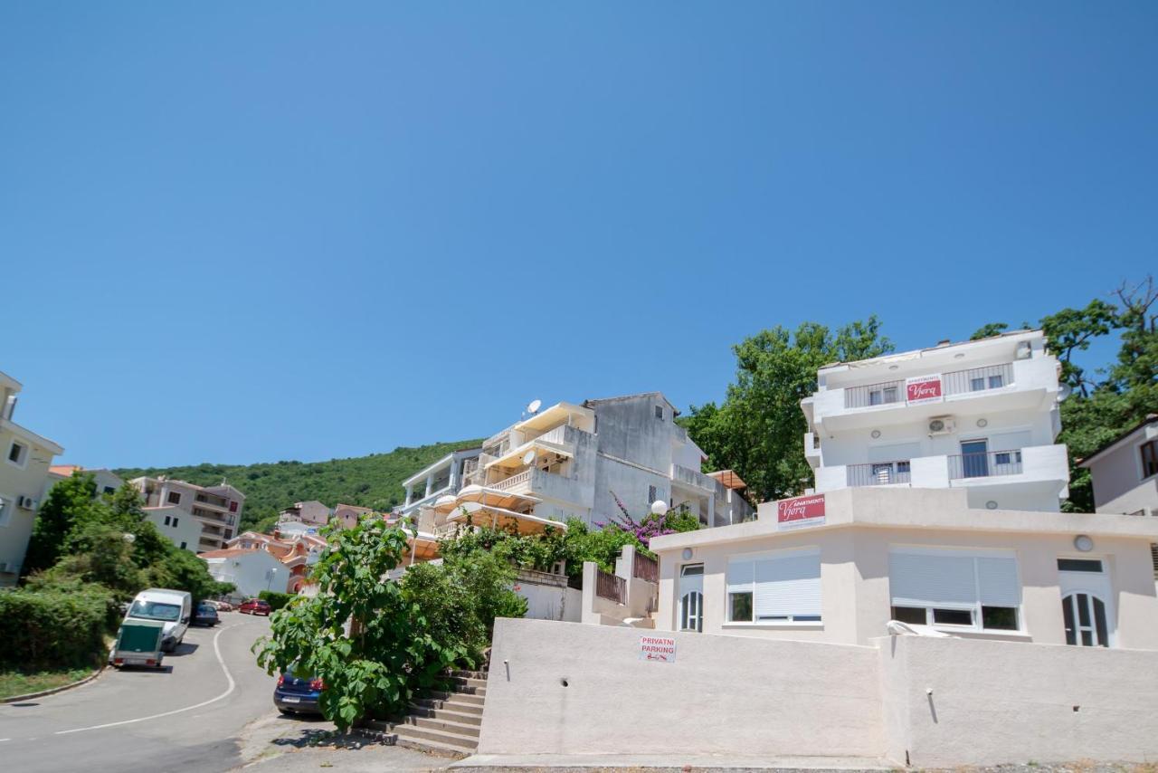 Apartments Vjera Petrovac Екстер'єр фото