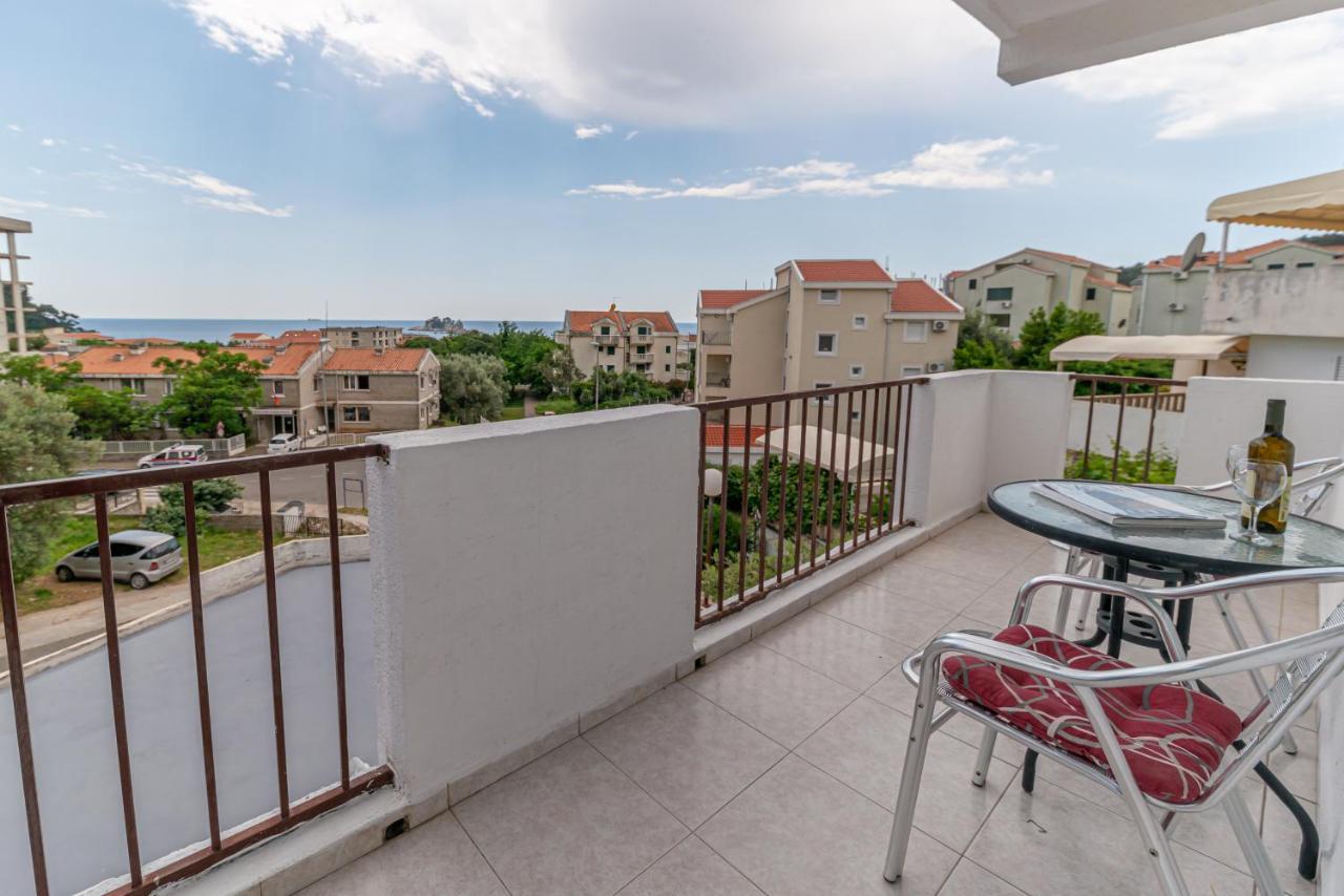 Apartments Vjera Petrovac Екстер'єр фото