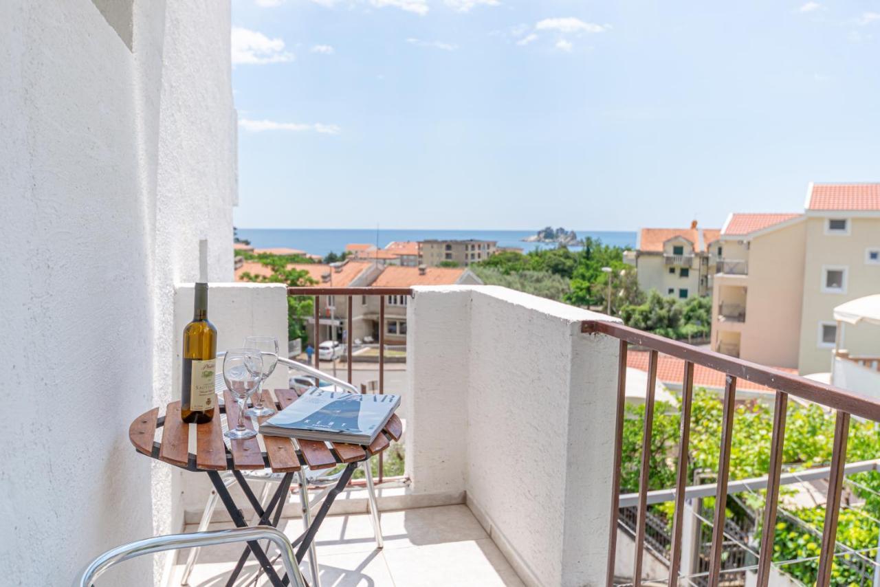 Apartments Vjera Petrovac Екстер'єр фото
