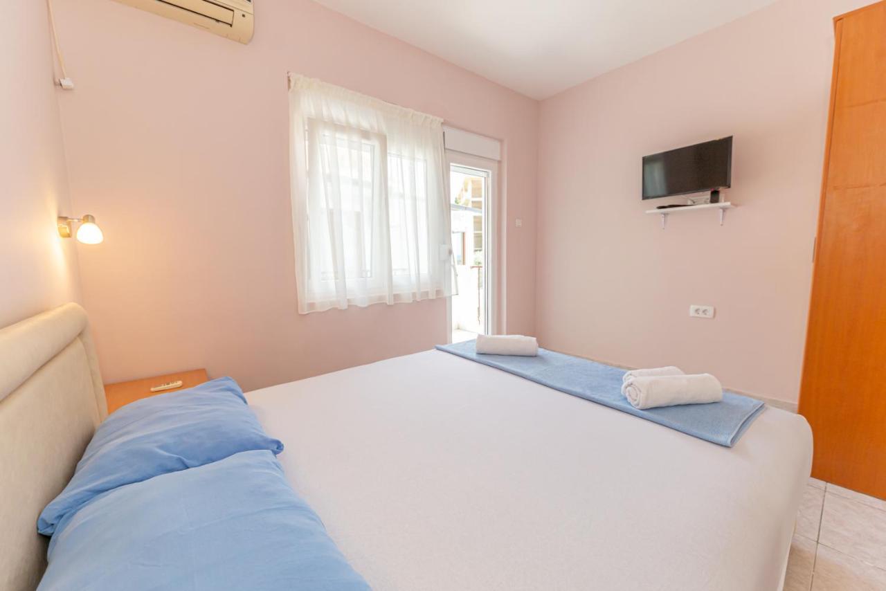 Apartments Vjera Petrovac Екстер'єр фото