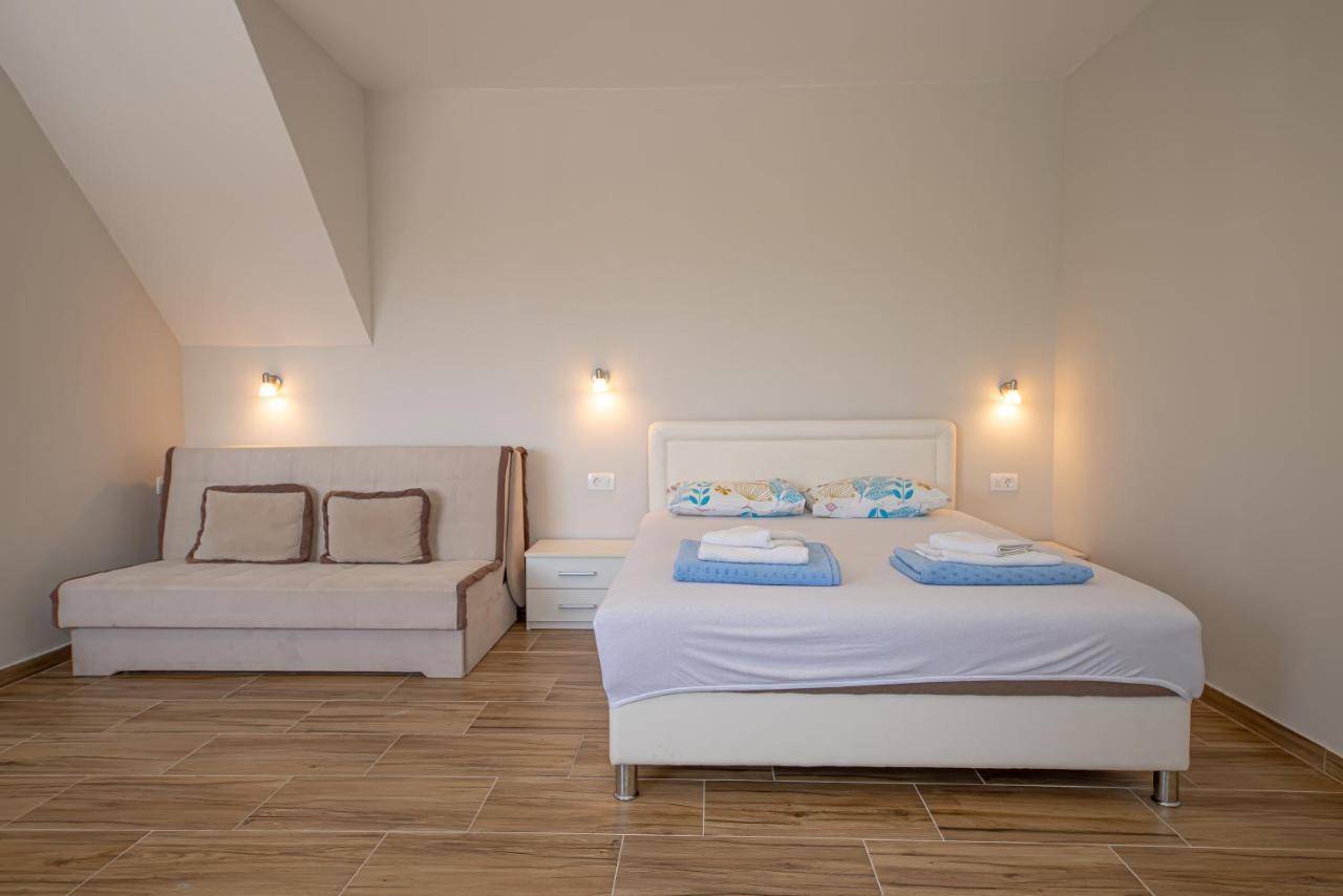 Apartments Vjera Petrovac Екстер'єр фото
