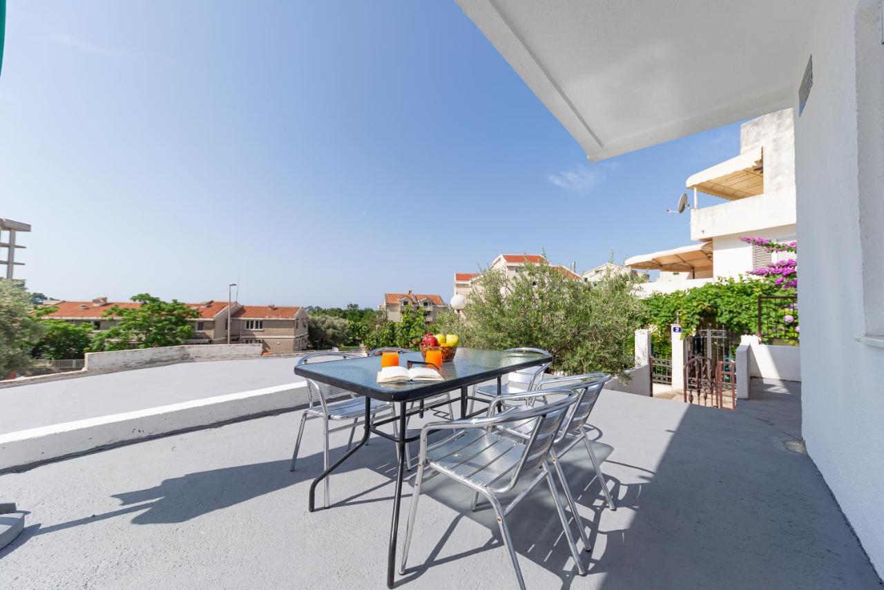 Apartments Vjera Petrovac Екстер'єр фото