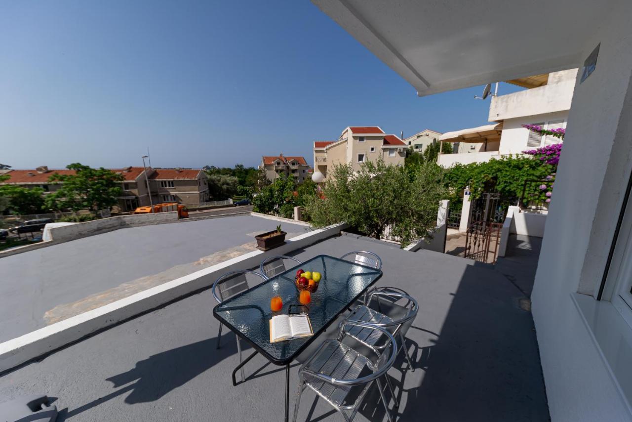 Apartments Vjera Petrovac Екстер'єр фото