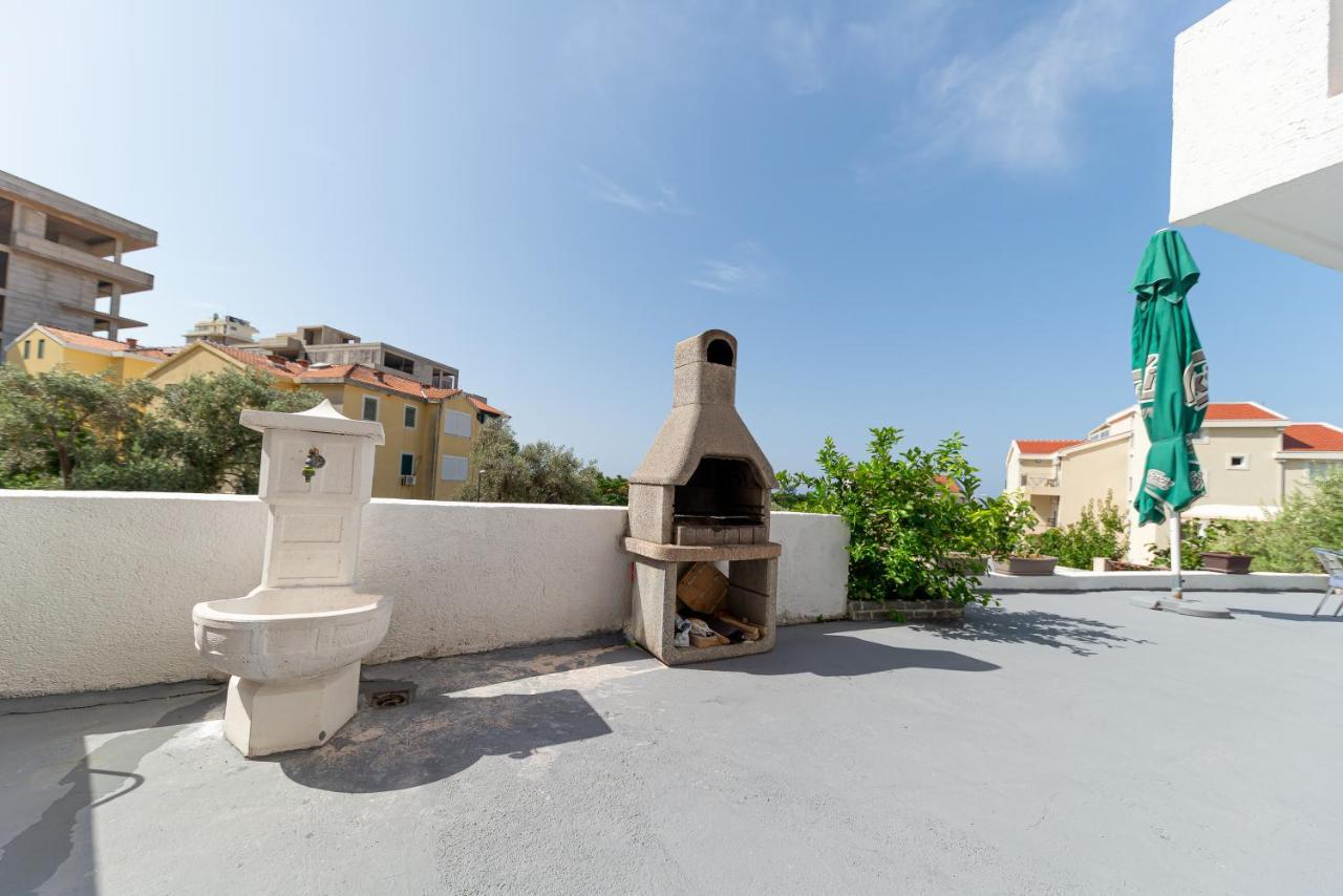 Apartments Vjera Petrovac Екстер'єр фото