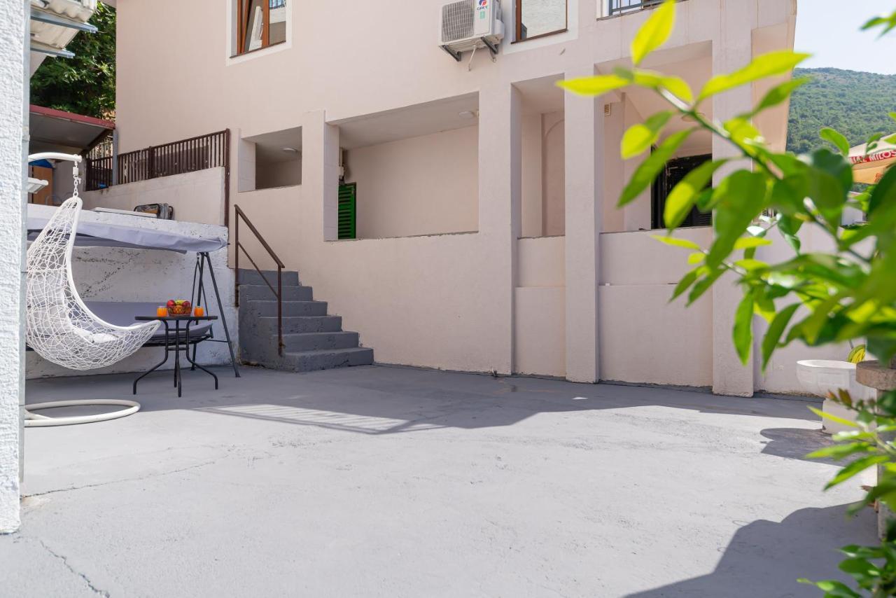 Apartments Vjera Petrovac Екстер'єр фото
