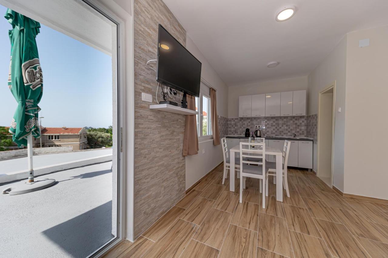 Apartments Vjera Petrovac Екстер'єр фото