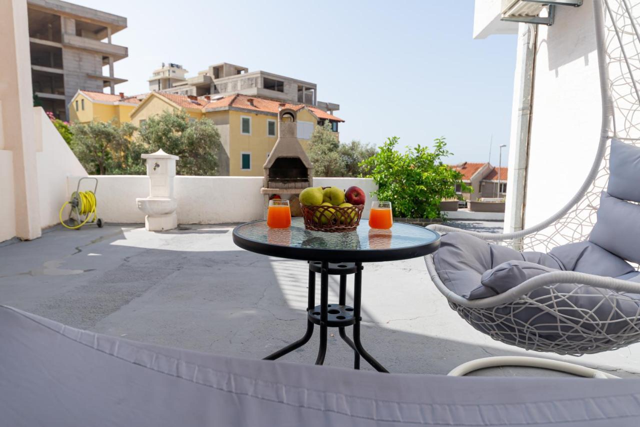 Apartments Vjera Petrovac Екстер'єр фото