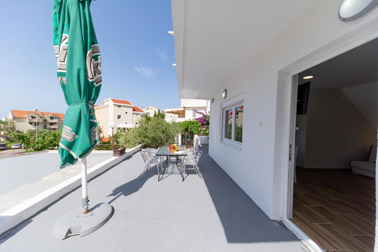 Apartments Vjera Petrovac Екстер'єр фото