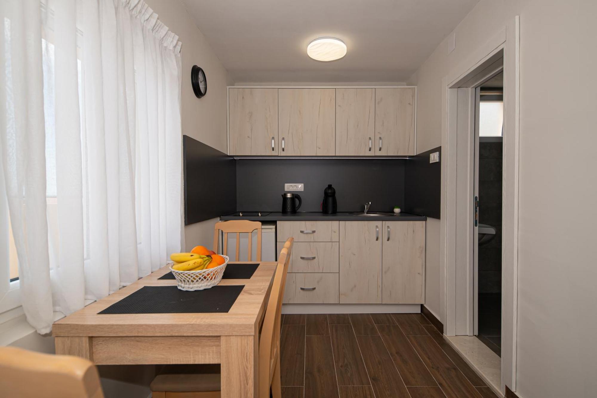 Apartments Vjera Petrovac Екстер'єр фото