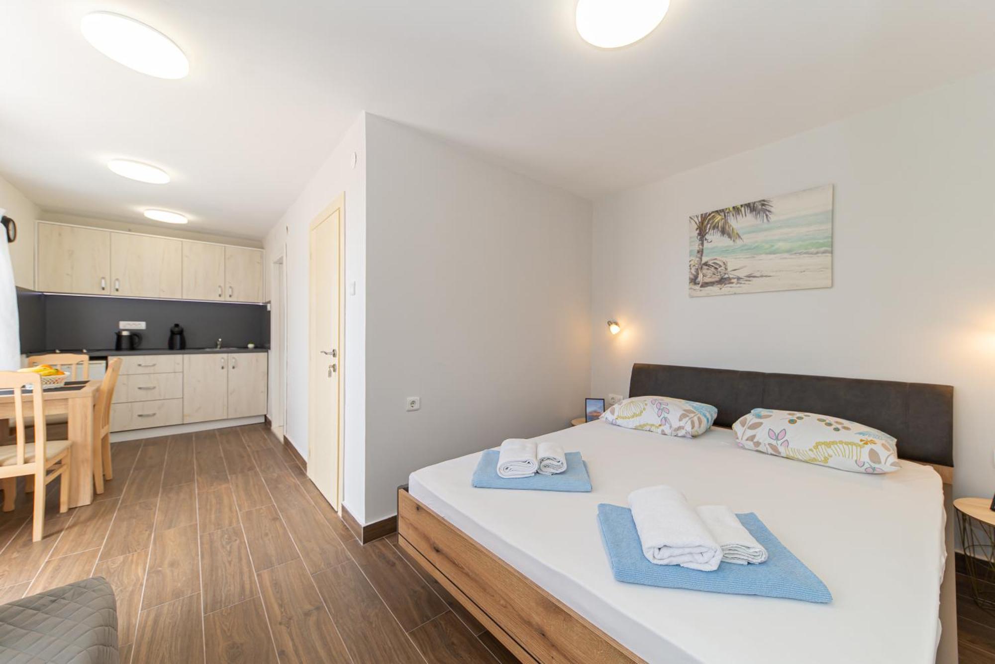 Apartments Vjera Petrovac Екстер'єр фото