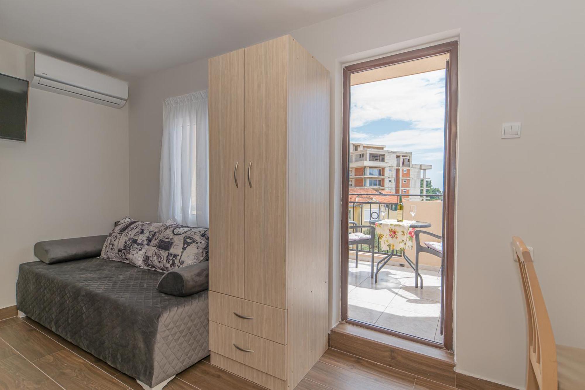Apartments Vjera Petrovac Екстер'єр фото