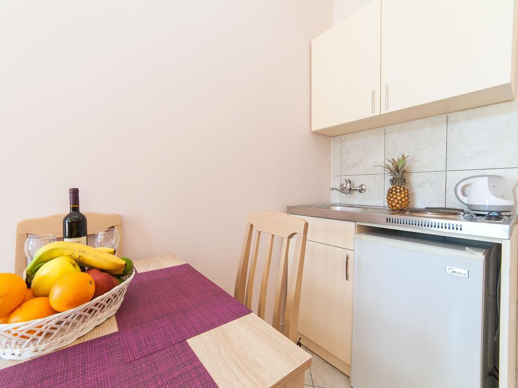 Apartments Vjera Petrovac Екстер'єр фото