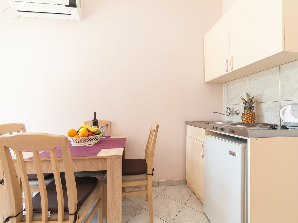 Apartments Vjera Petrovac Екстер'єр фото