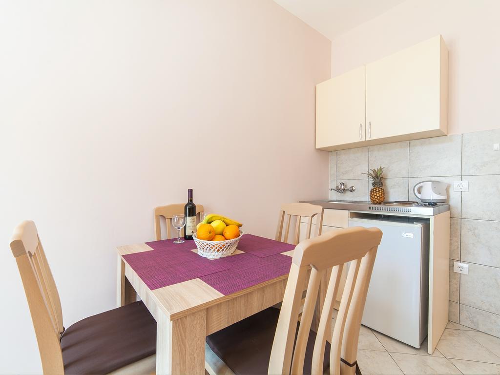 Apartments Vjera Petrovac Екстер'єр фото