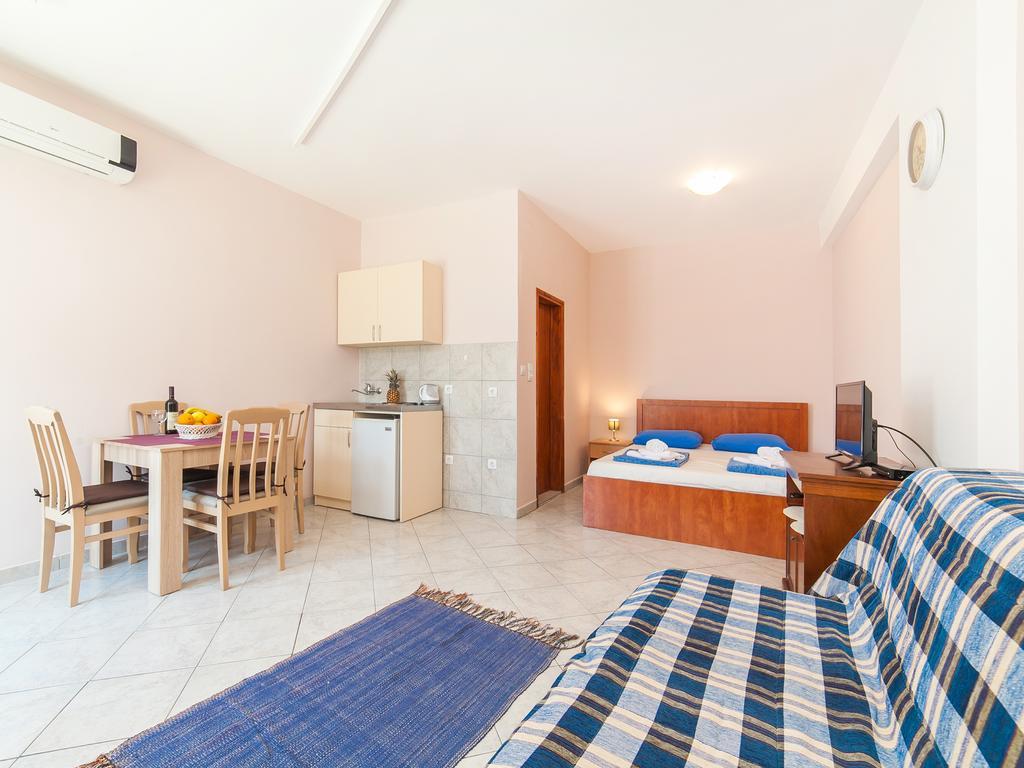 Apartments Vjera Petrovac Екстер'єр фото