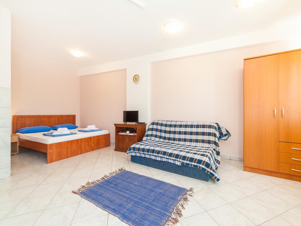 Apartments Vjera Petrovac Екстер'єр фото