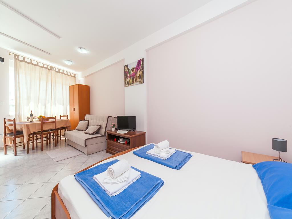 Apartments Vjera Petrovac Екстер'єр фото
