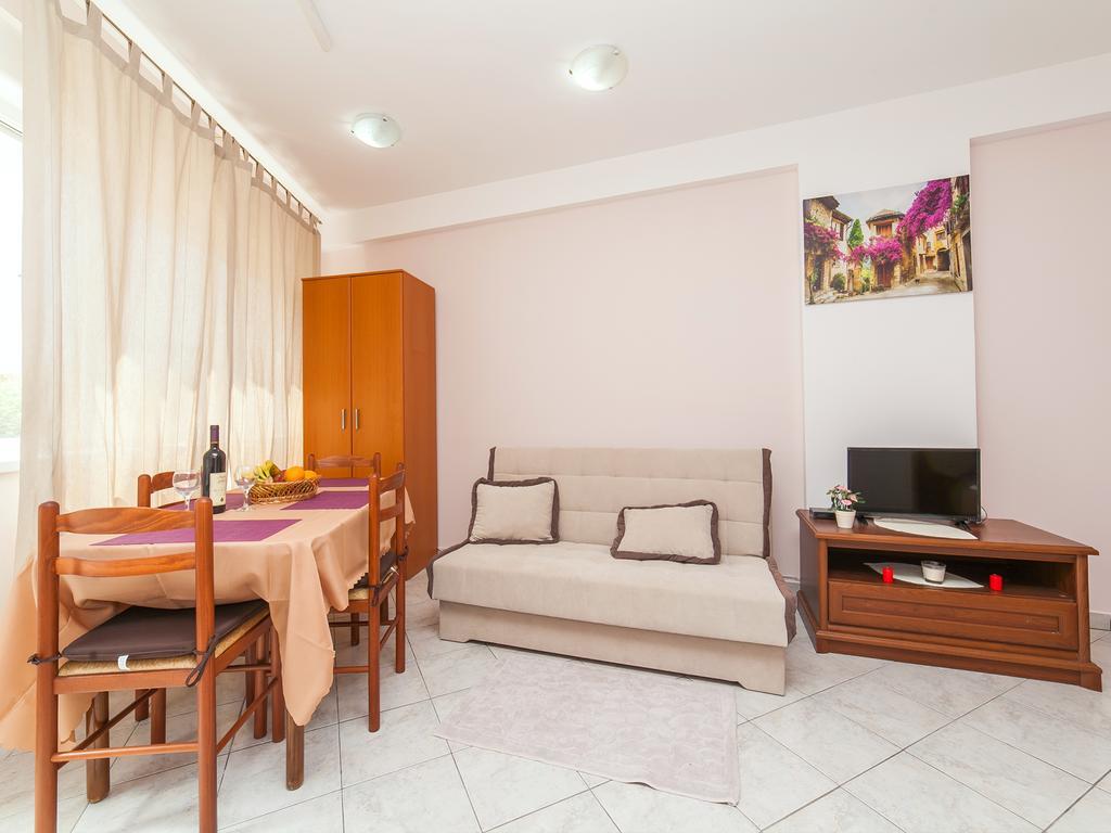Apartments Vjera Petrovac Екстер'єр фото