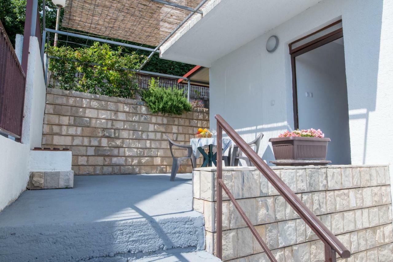 Apartments Vjera Petrovac Екстер'єр фото