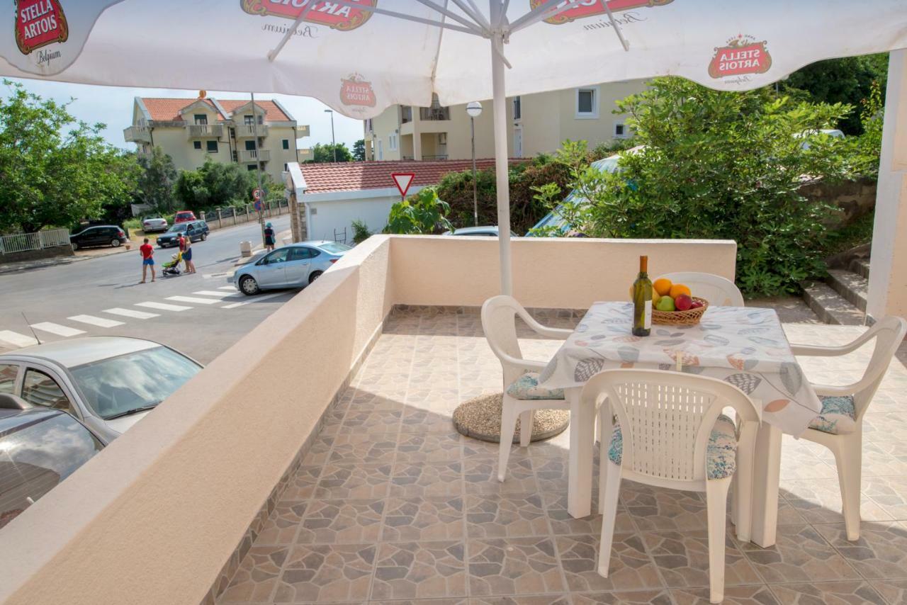Apartments Vjera Petrovac Екстер'єр фото