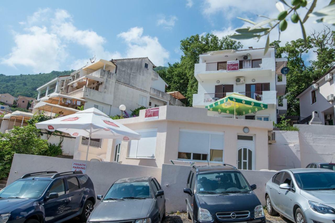 Apartments Vjera Petrovac Екстер'єр фото